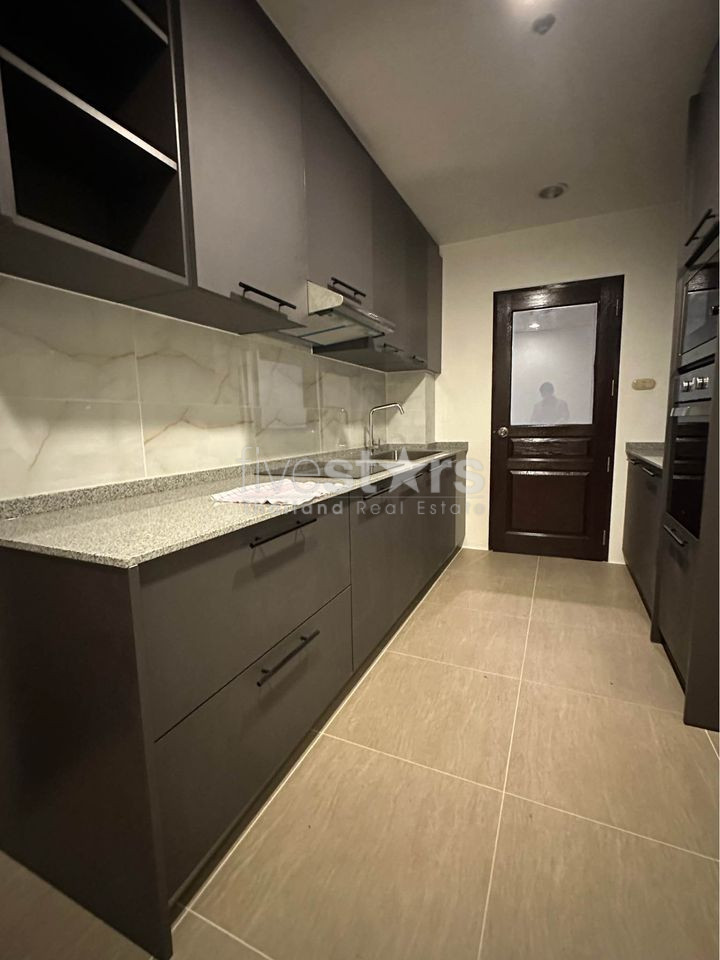 Grand appartement de 3 chambres à louer sur Langsuan, photo 4