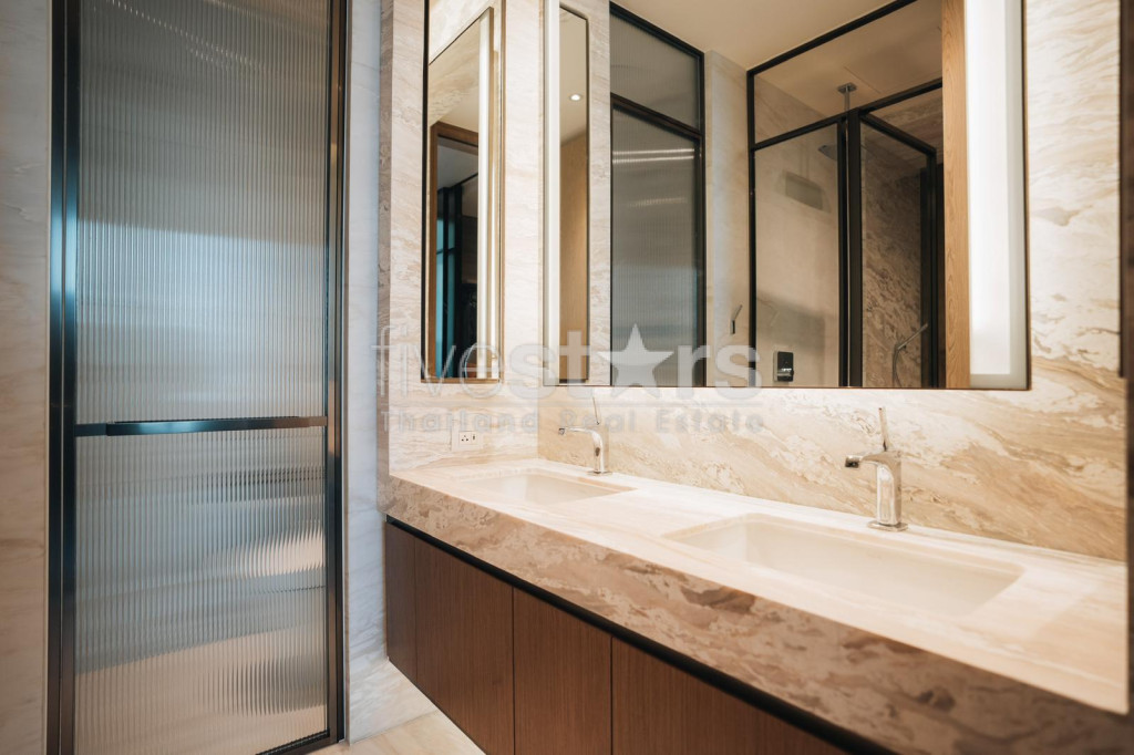 1-bedroom spacious high-end condo for sale 150m from BTS Chidlom, photo 10