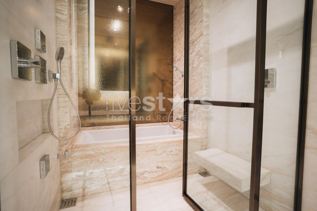 1-bedroom spacious high-end condo for sale 150m from BTS Chidlom, photo 11