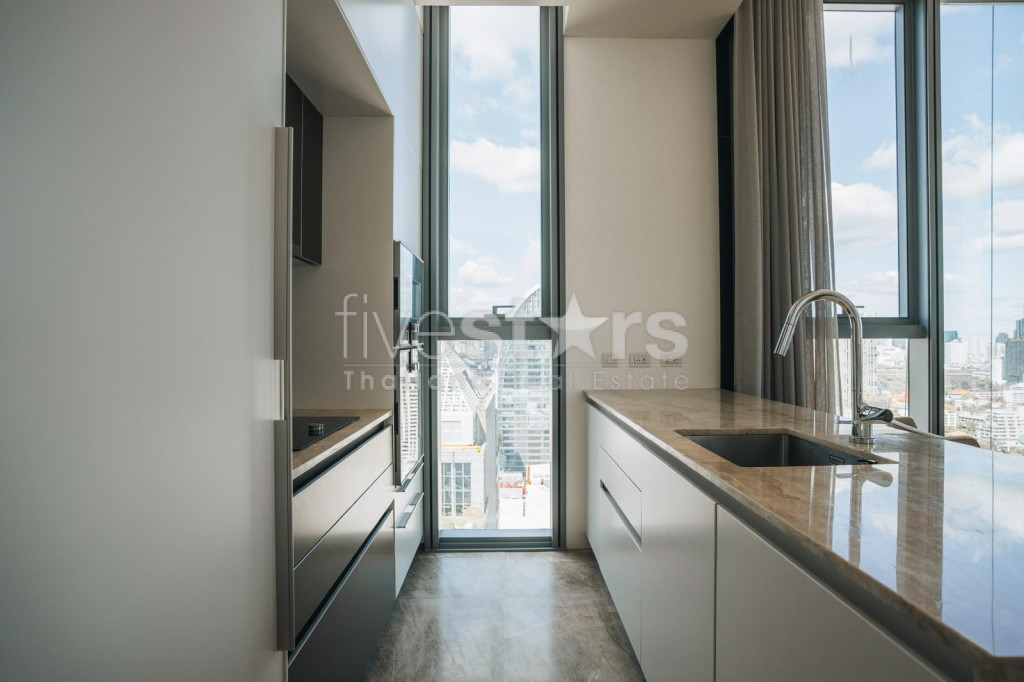 1-bedroom spacious high-end condo for sale 150m from BTS Chidlom, photo 6