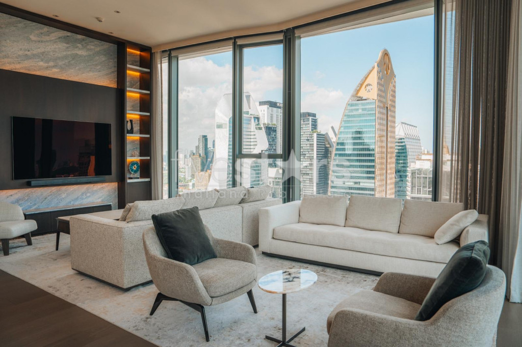 2-bedroom spacious high-end condo for sale 150m from BTS Chidlom, photo 2