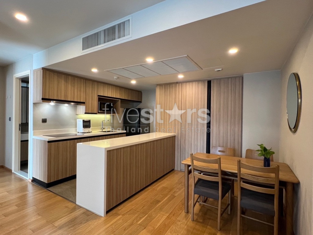 Condo de faible hauteur de 2 chambres à louer sur Langsuan, photo 4