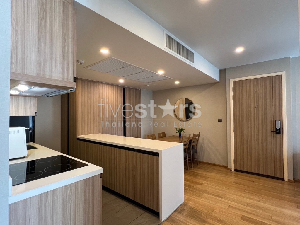 Condo de faible hauteur de 2 chambres à louer sur Langsuan, photo 5