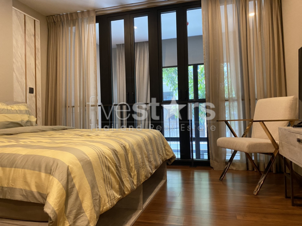 Duplex 1 bedroom condominium for rent at soi Langsuan, photo 5