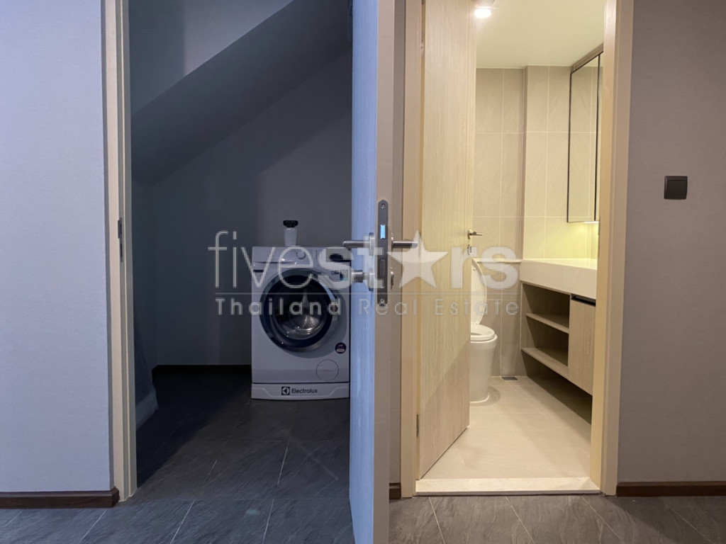 Duplex 1 bedroom condominium for rent at soi Langsuan, photo 12