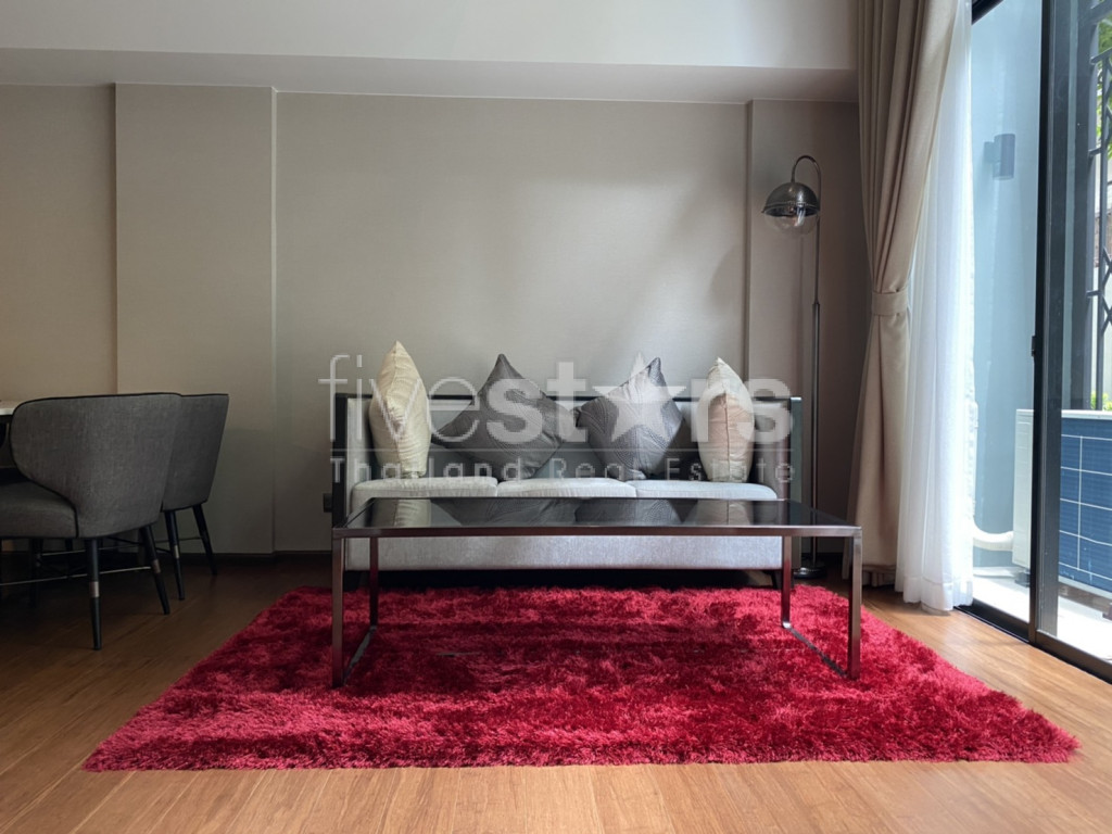 Duplex 1 bedroom condominium for rent at soi Langsuan, photo 3