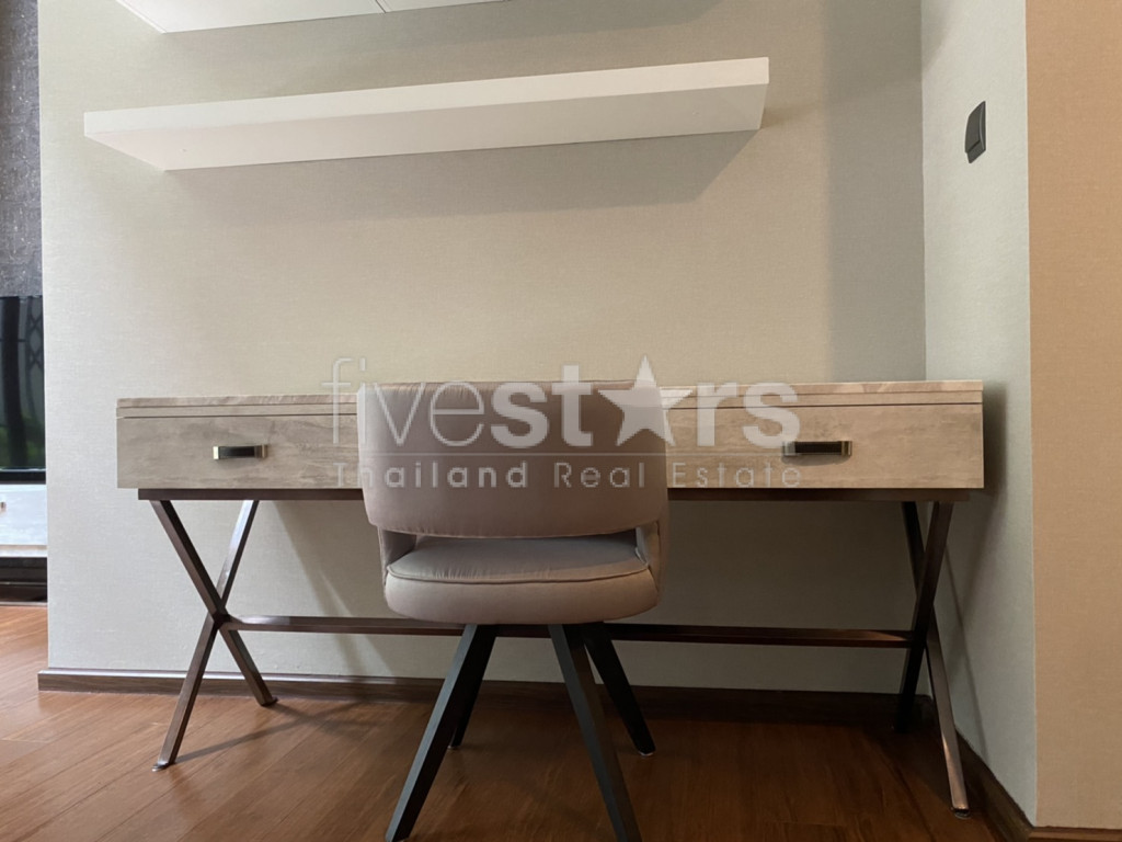 Duplex 1 bedroom condominium for rent at soi Langsuan, photo 11