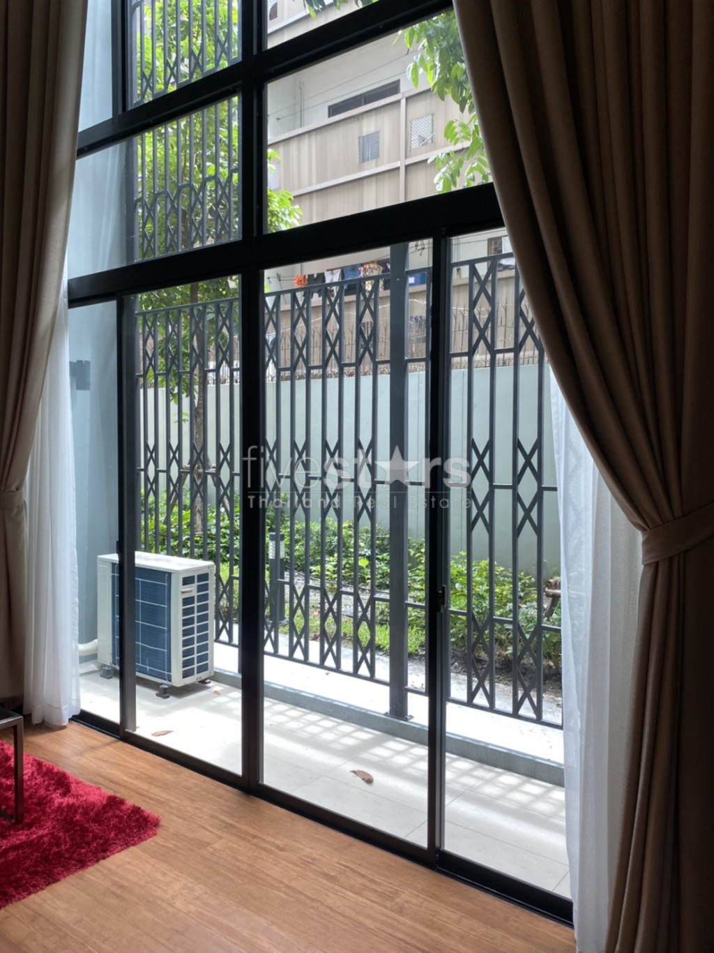 Duplex 1 bedroom condominium for rent at soi Langsuan, photo 4