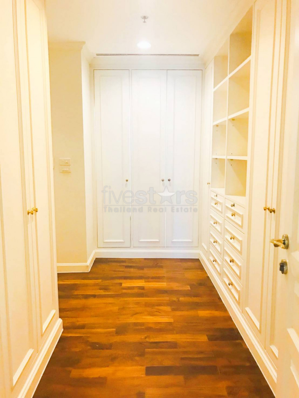 Grande unité de 3 chambres à louer sur Lumpini-Rama4, photo 5