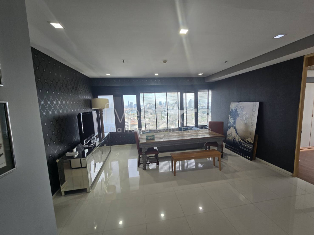 Appartement de 2 chambres à coucher en étage élevé à louer sur la route Rama 4
