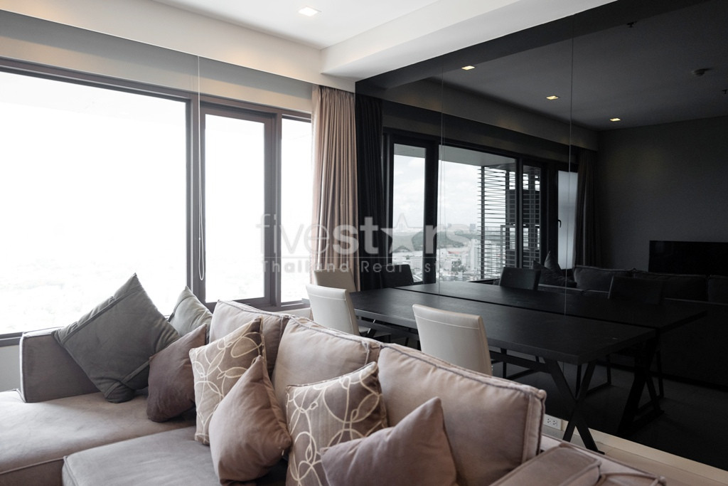 2 bedrooms condominium for rent between Sathorn and Lumpini area