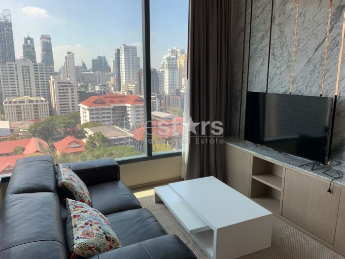 Modern 2 bedrooms condo for rent in Asoke area