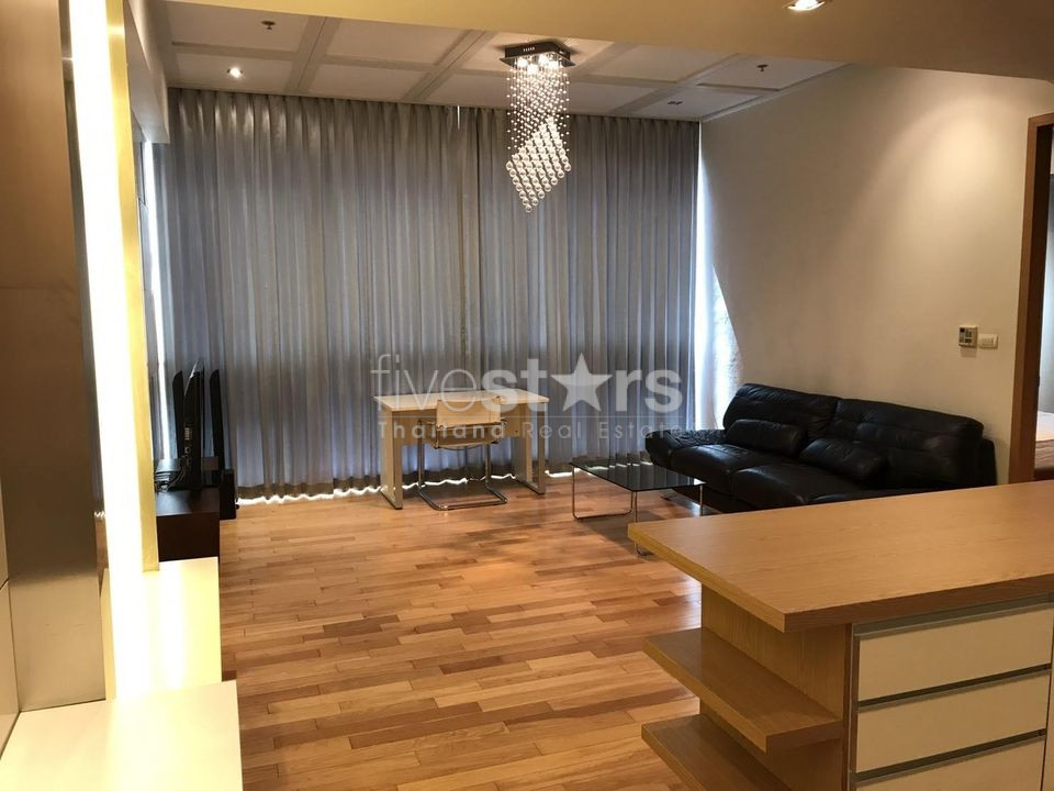 Large 1 bedroom condo for rent in Asoke area