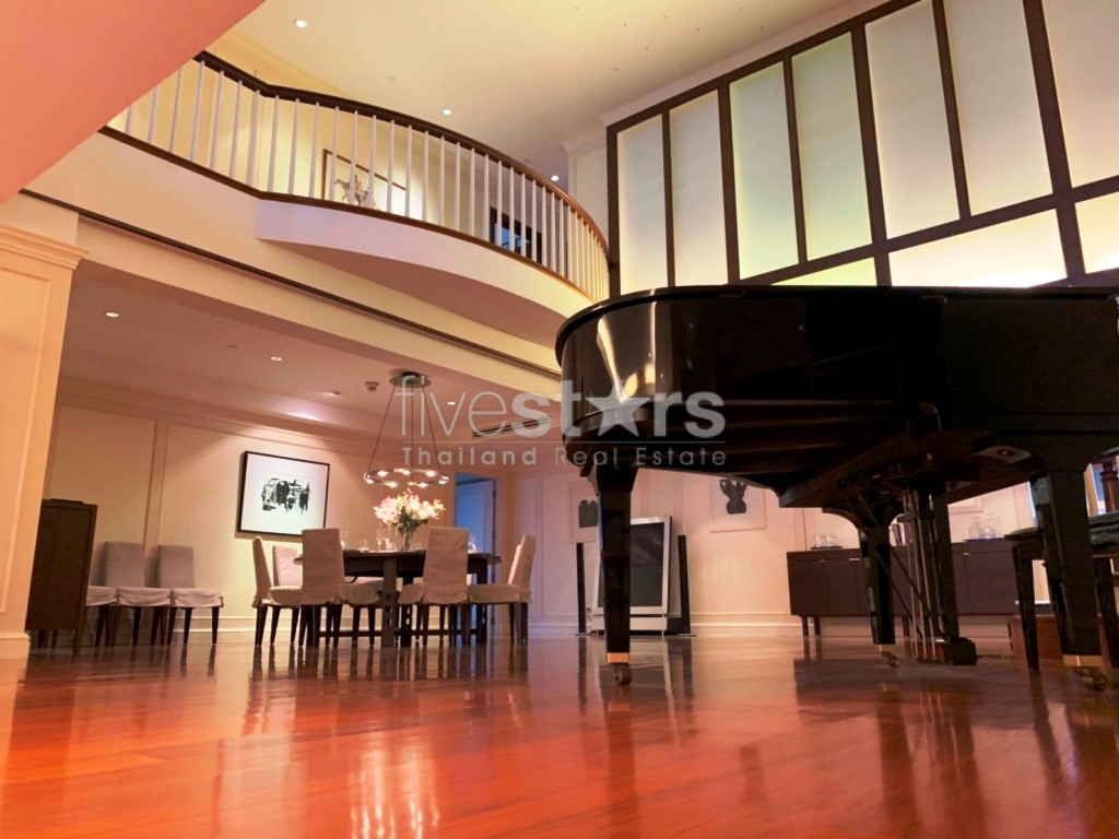 Penthouse de 4 chambres à vendre près de la station Asoke BTS