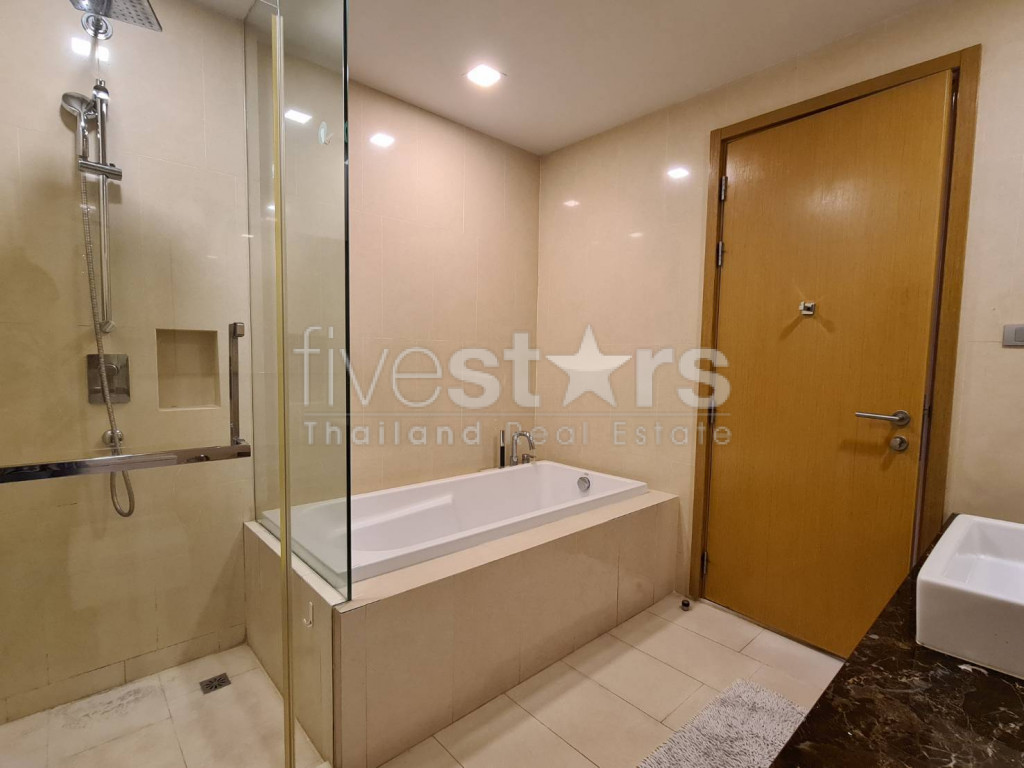 Condo de 3 chambres à louer sur Nana à Asoke, photo 12