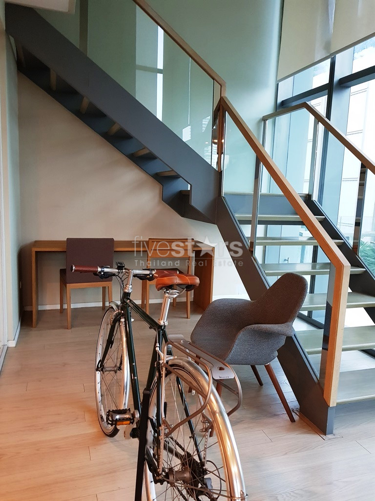 Condo en duplex de 2 chambres à louer près de la station de MRT Sukhumvit, photo 8