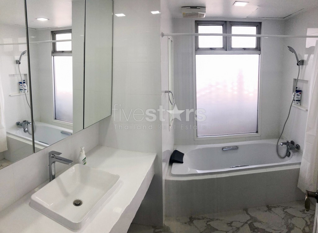 2-bedroom condo for sale a mere 300m from BTS Nana!, photo 19