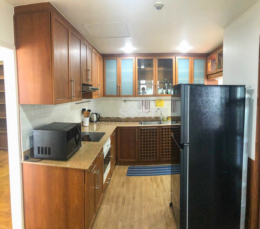 2-bedroom condo for sale a mere 300m from BTS Nana!, photo 11