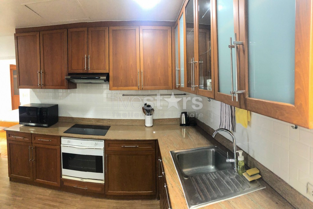 2-bedroom condo for sale a mere 300m from BTS Nana!, photo 10