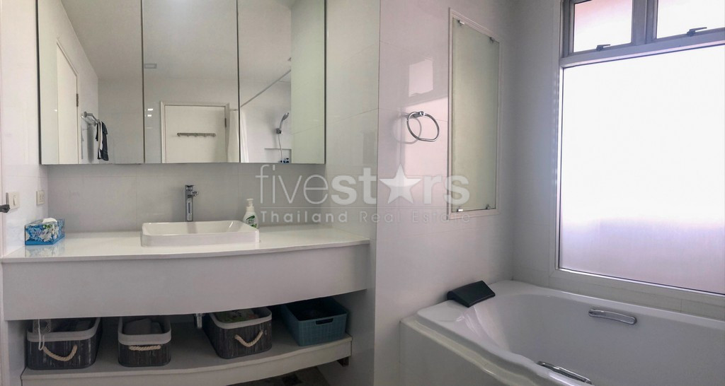 2-bedroom condo for sale a mere 300m from BTS Nana!, photo 18