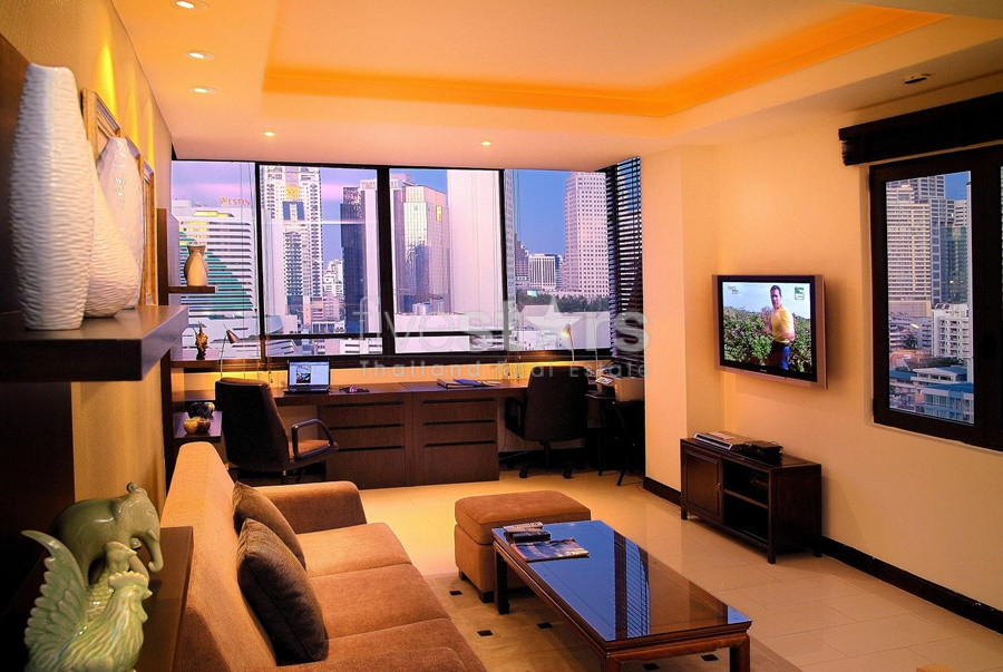 For rent penthouse with roof garden 2 bedroom plus office room condo in Nana area