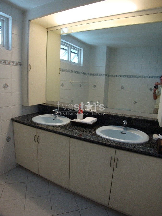 For rent penthouse with roof garden 2 bedroom plus office room condo in Nana area, photo 8