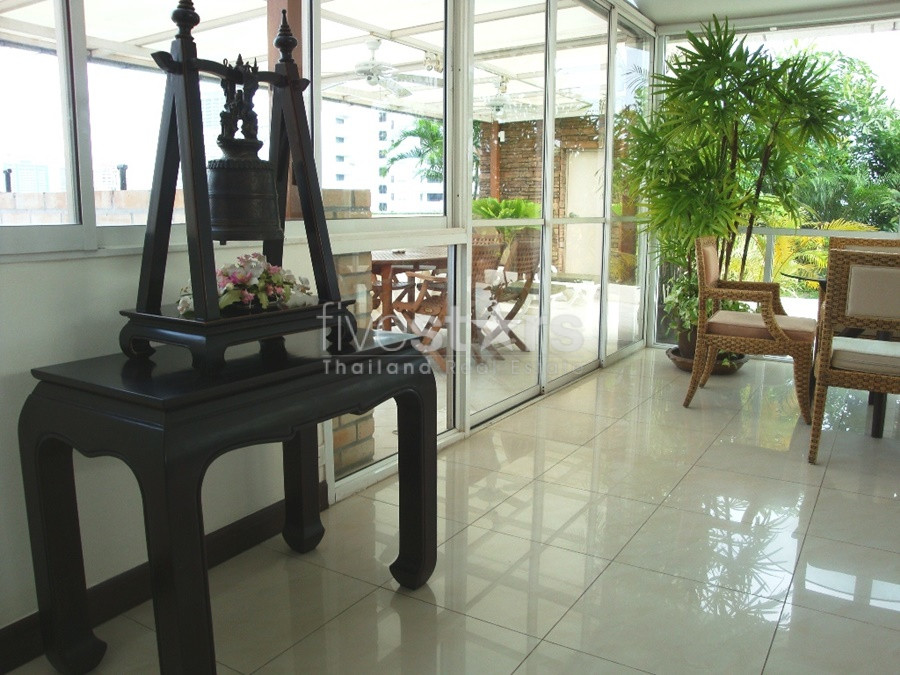 For Sale penthouse with roof garden 2 bedroom plus office room condo in Nana area, photo 9