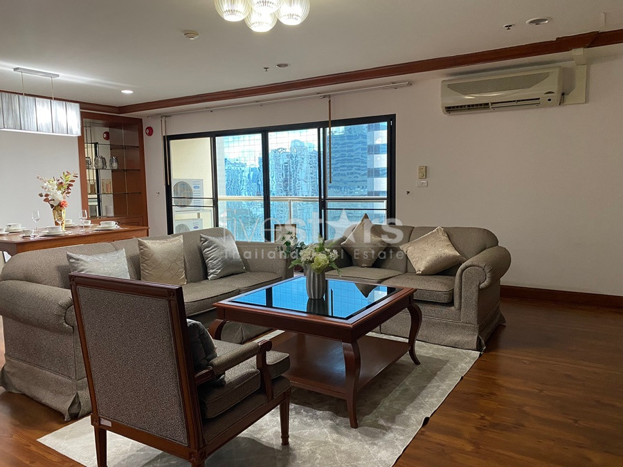 For rent pet friendly apartment 3 bedrooms in Asoke area