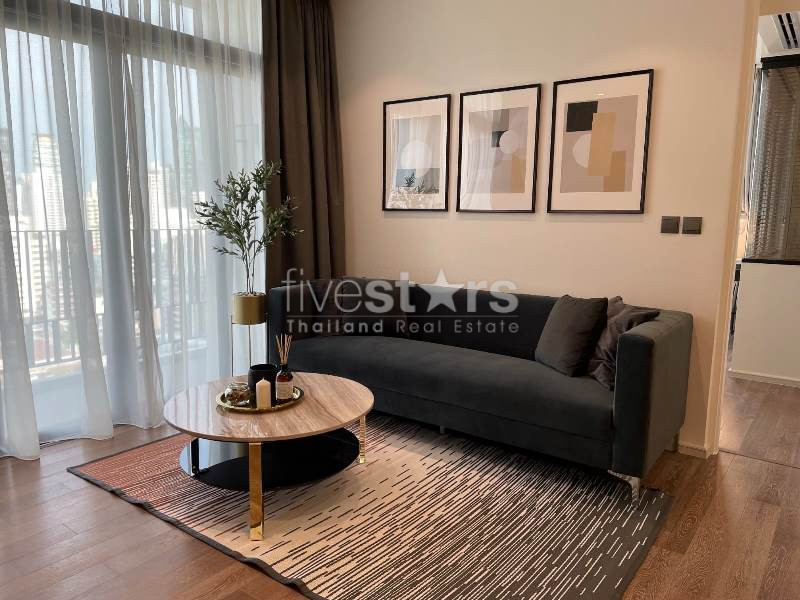 Condo 2 chambres à vendre près de la station Asoke BTS