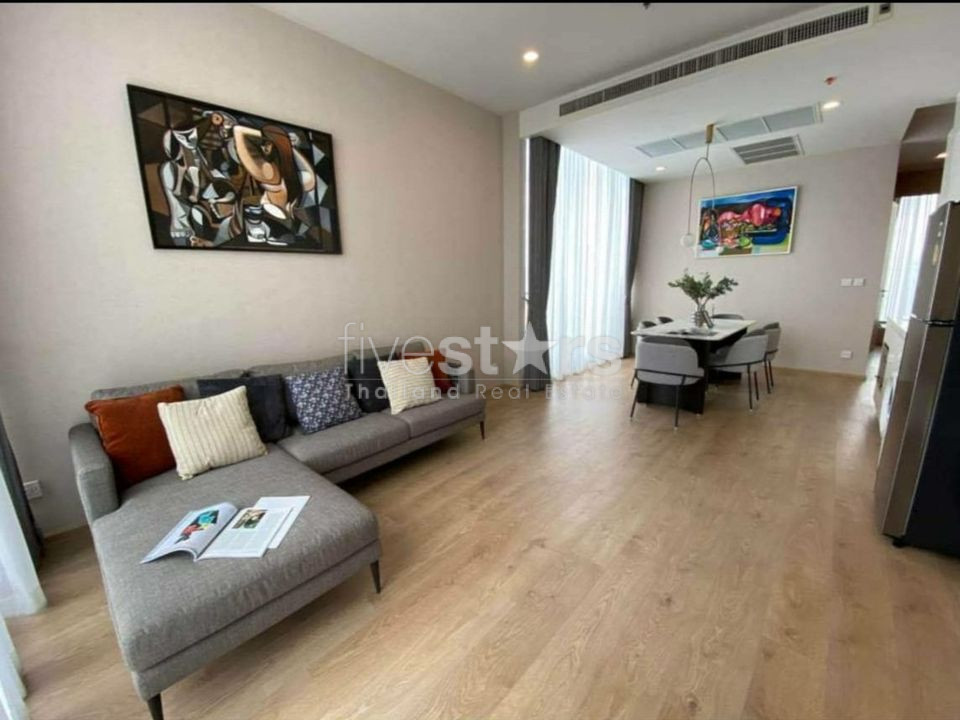 Modern 2 bedroom condo in Asoke area