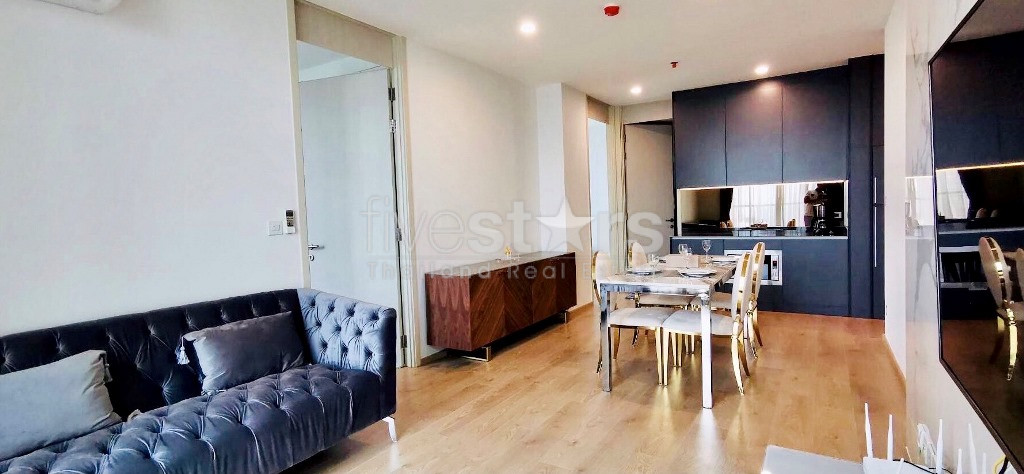 Condo moderne et flambant neuf de 2 chambres à louer à proximité de la station Asoke BTS