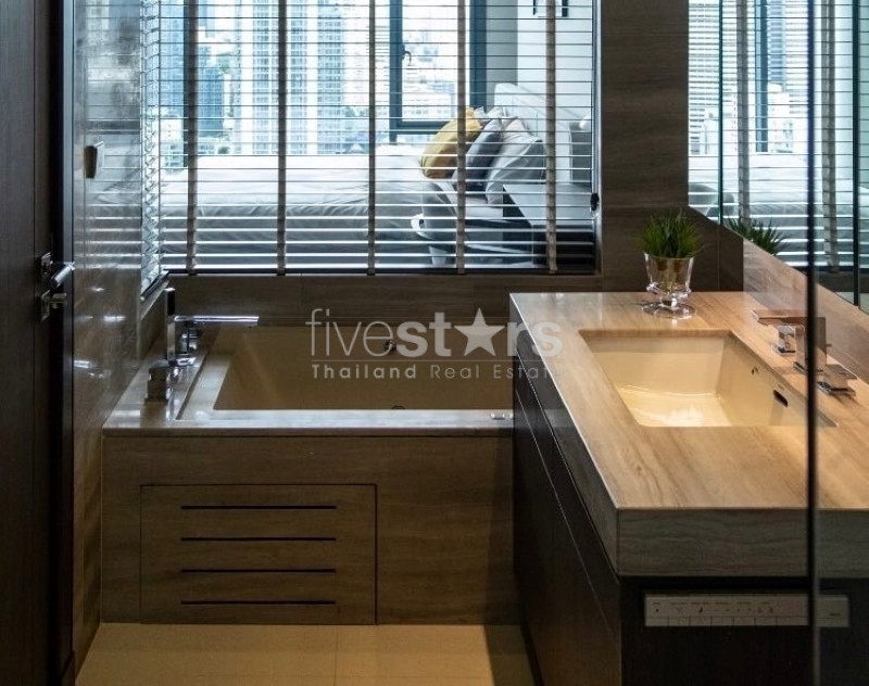 Condo moderne de 2 chambres à vendre près de la station Nana BTS, photo 10