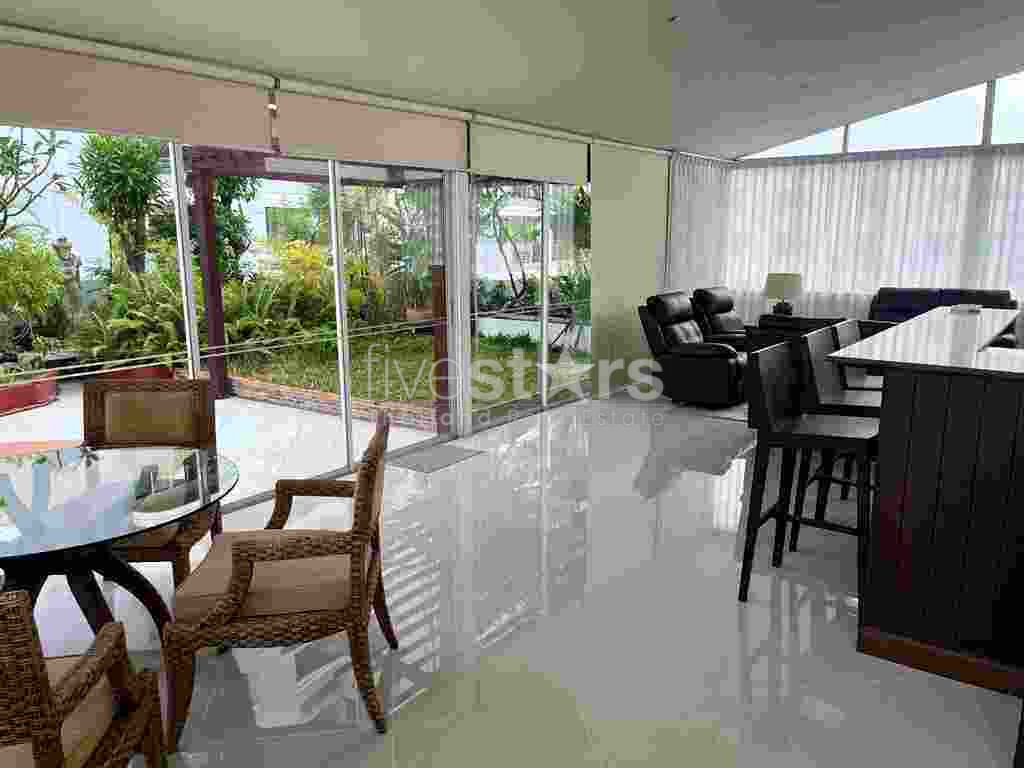 Penthouse 2 chambres jardin privé à vendre proche de la station Nana BTS