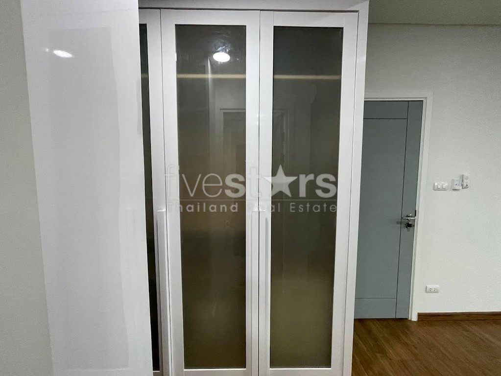 1-bedroom spacious condo for sale close to BTS Asoke, photo 9