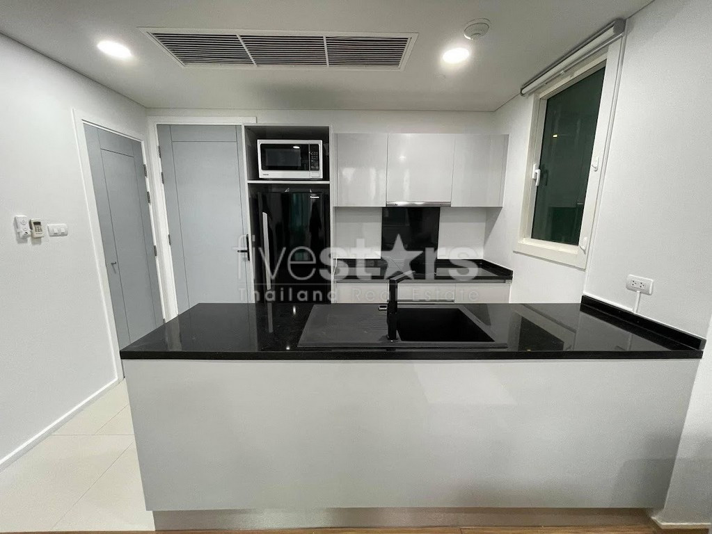 1-bedroom spacious condo for sale close to BTS Asoke, photo 5