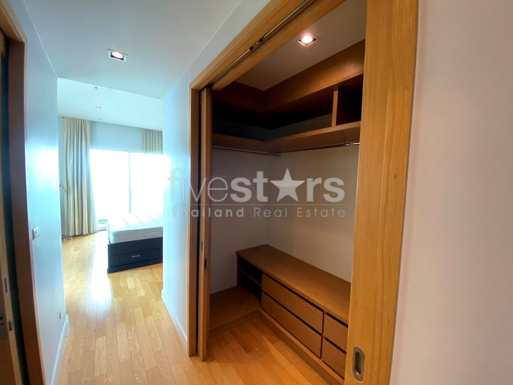 Condo de grande hauteur de 3 chambres à louer sur Asoke, photo 17