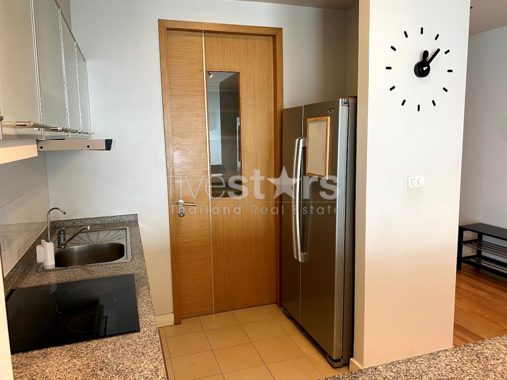 Condo de grande hauteur de 3 chambres à louer sur Asoke, photo 21