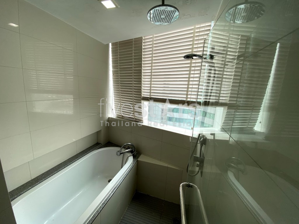 Condo de grande hauteur de 3 chambres à louer sur Asoke, photo 24