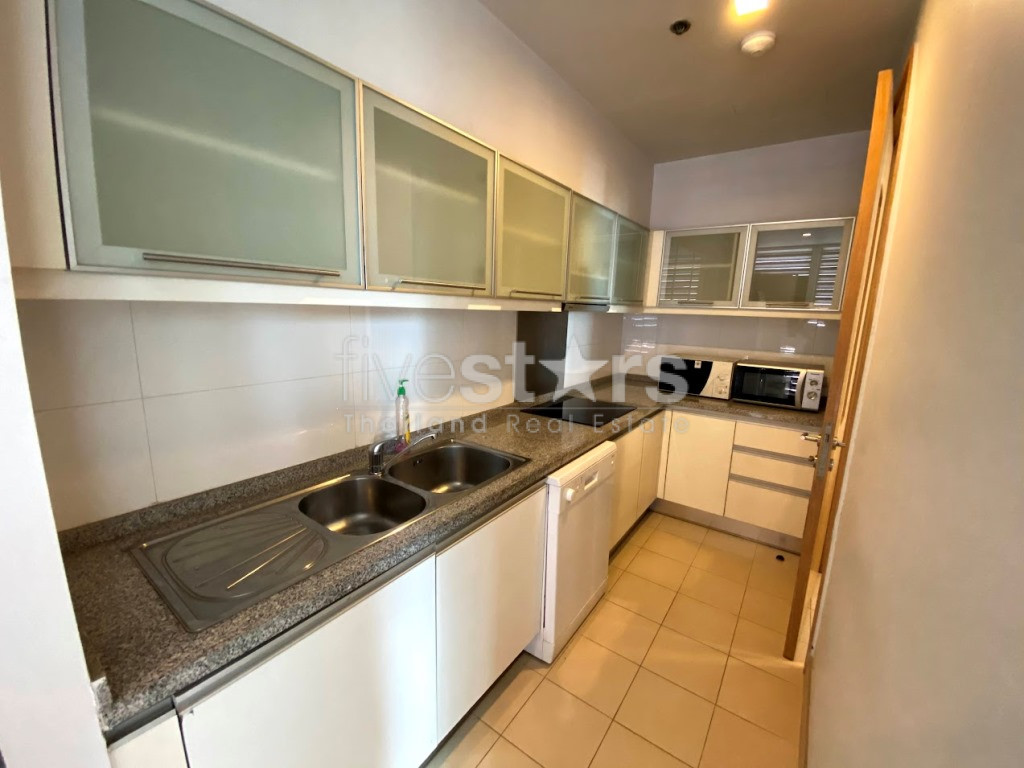 Condo de grande hauteur de 3 chambres à louer sur Asoke, photo 22