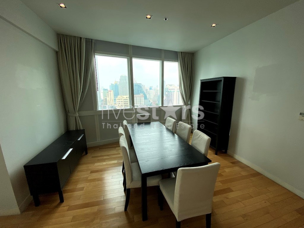 Condo de grande hauteur de 3 chambres à louer sur Asoke, photo 7
