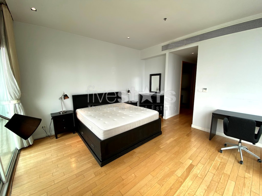 Condo de grande hauteur de 3 chambres à louer sur Asoke, photo 9
