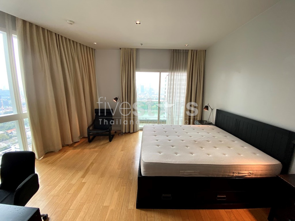 Condo de grande hauteur de 3 chambres à louer sur Asoke, photo 11