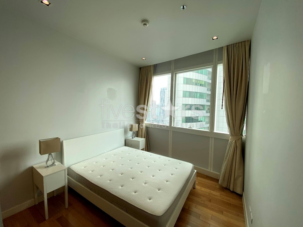Condo de grande hauteur de 3 chambres à louer sur Asoke, photo 13