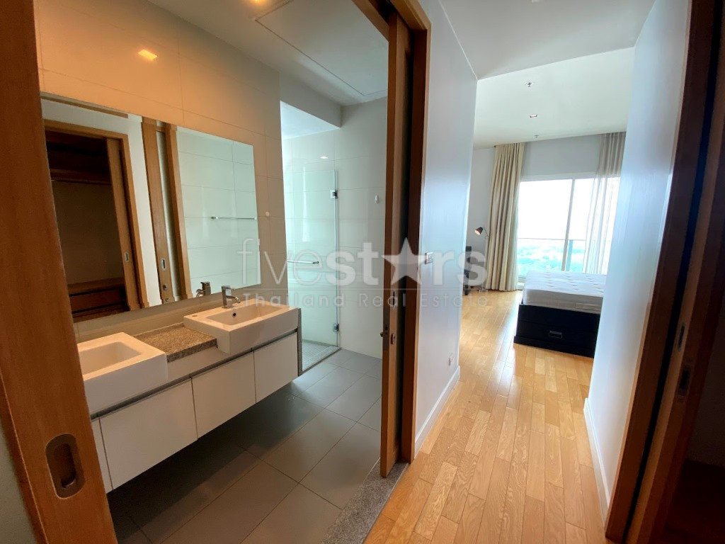 Condo de grande hauteur de 3 chambres à louer sur Asoke, photo 16