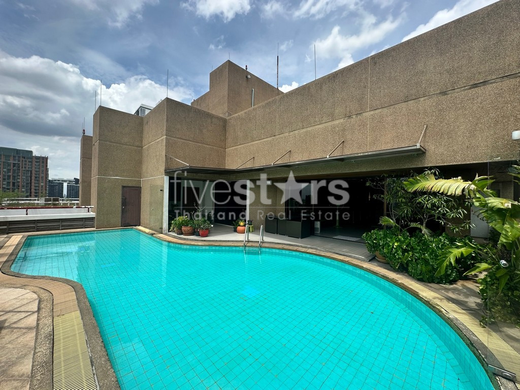 Penthouse 3 chambres avec piscine à vendre quartier Asoke
