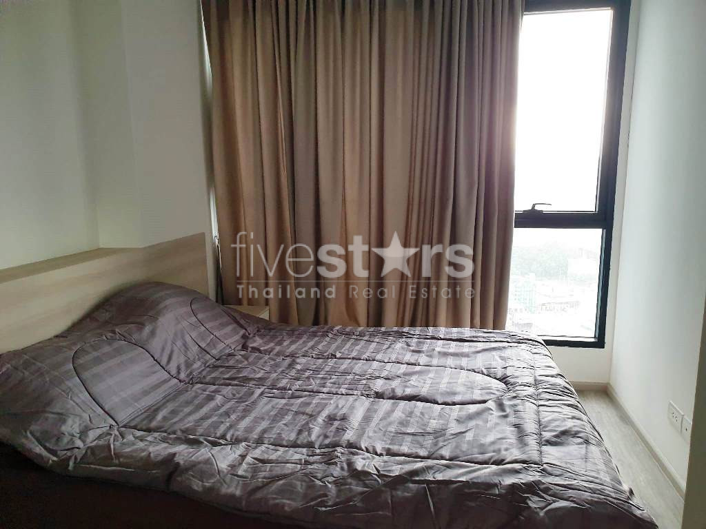 Condo 1 chambre à vendre près de la station MRT Petchaburi