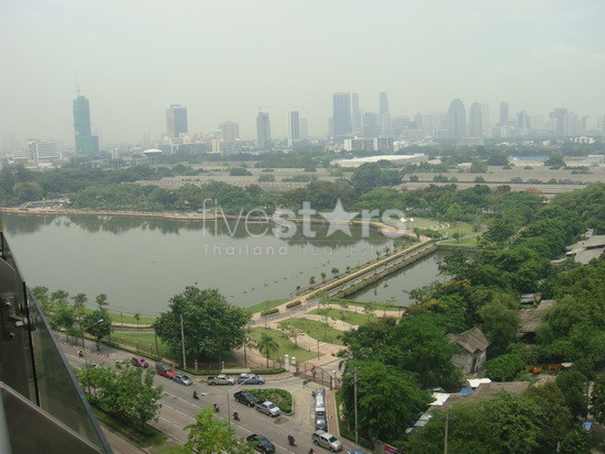 Condo de 2 chambres à louer sur la route Asoke à Ratchdaphisek, photo 2