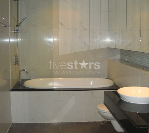 Condo de 2 chambres à louer sur la route Asoke à Ratchdaphisek, photo 11