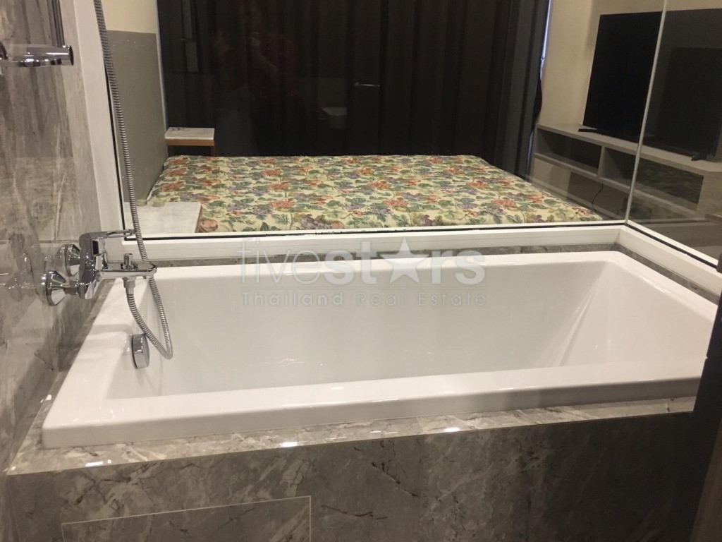 Condo moderne de 2 chambres à louer près de la station Asoke BTS, photo 13
