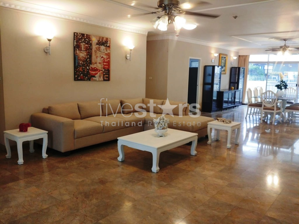 Condo de 4 chambres à louer près de la station BTS Asoke